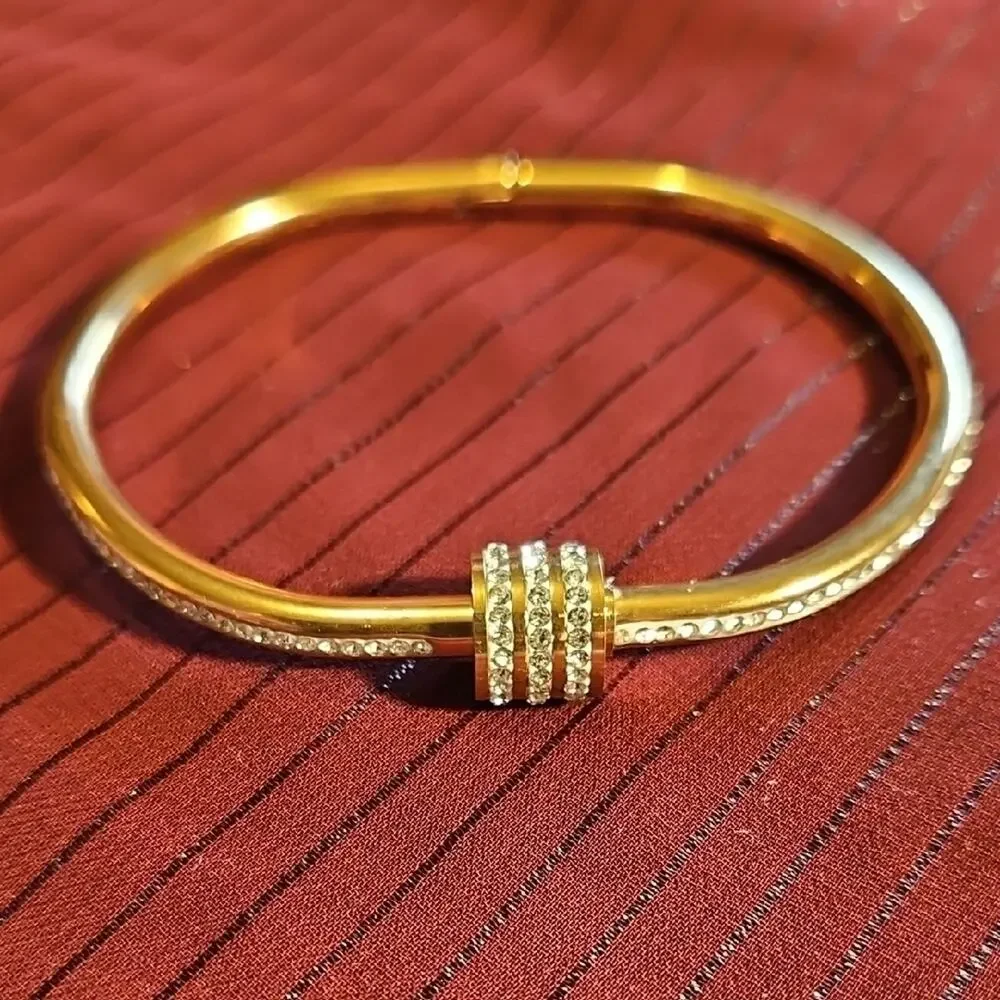8 Assorted Gold Charm Bracelets